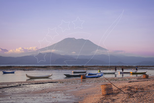 เล็มบงกัน - หาดทรายขาว ทะเลใส ล่องใบเรือ